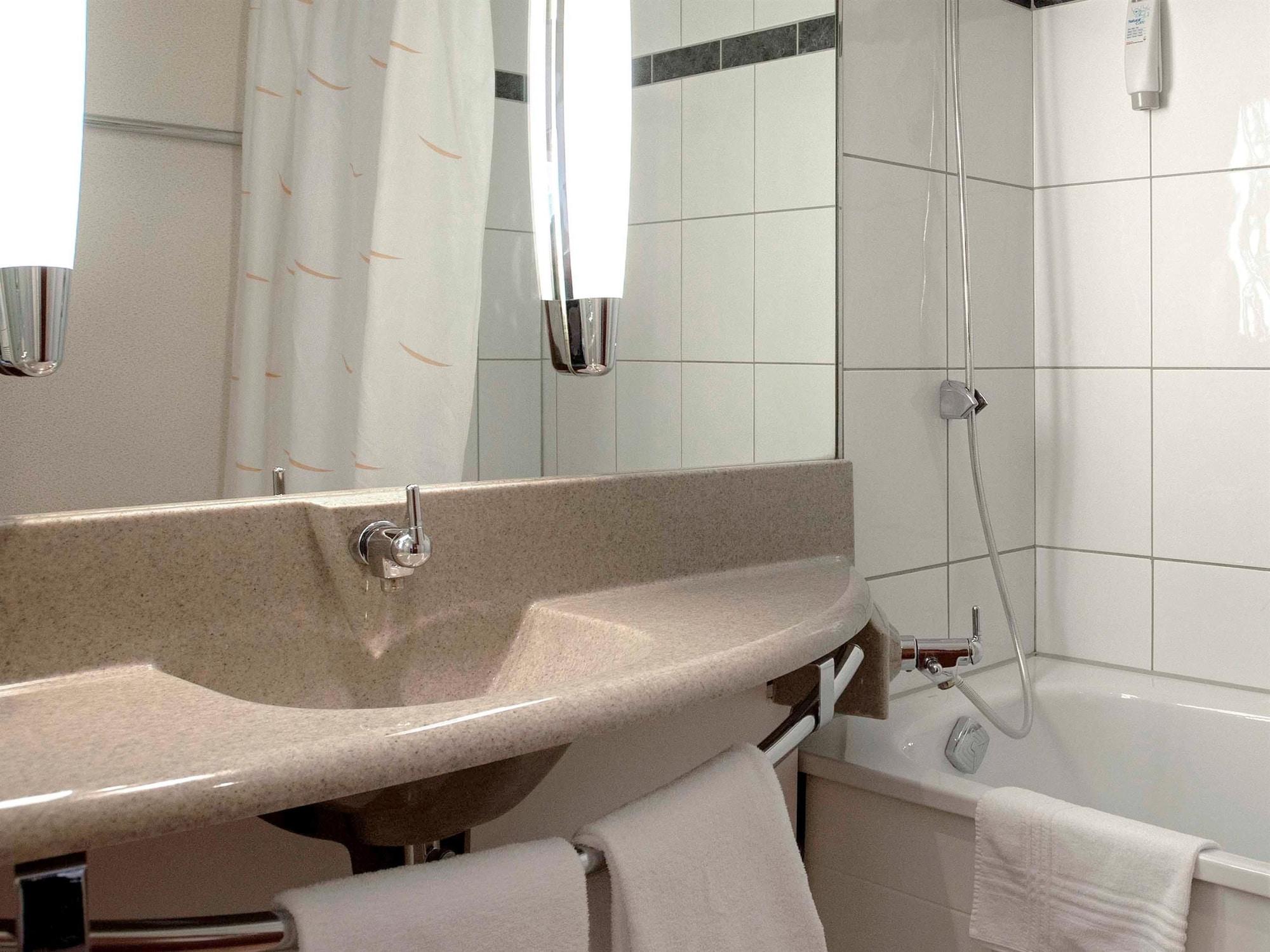 Ibis 3 Lacs Neuchatel Thielle Dış mekan fotoğraf